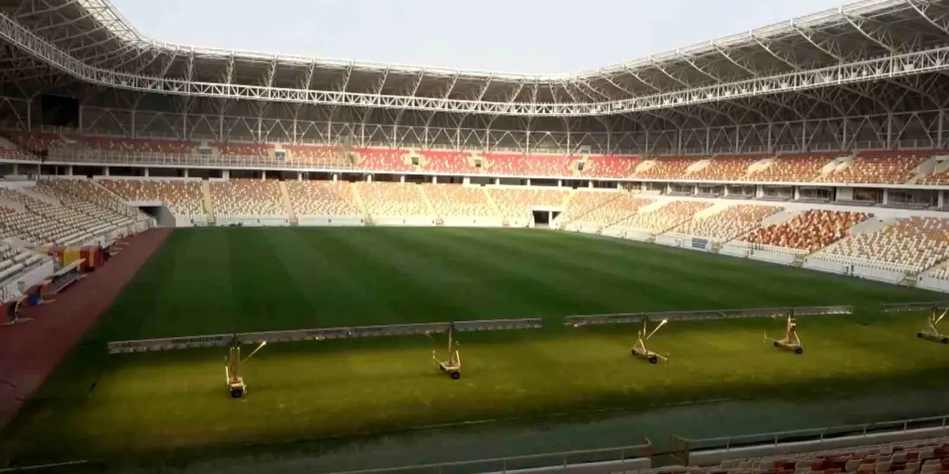 Yeni Malatyaspor’un Saha Bakımı: Alttan Isıtma ve Yapay Güneş Işığıyla Kusursuz Çim