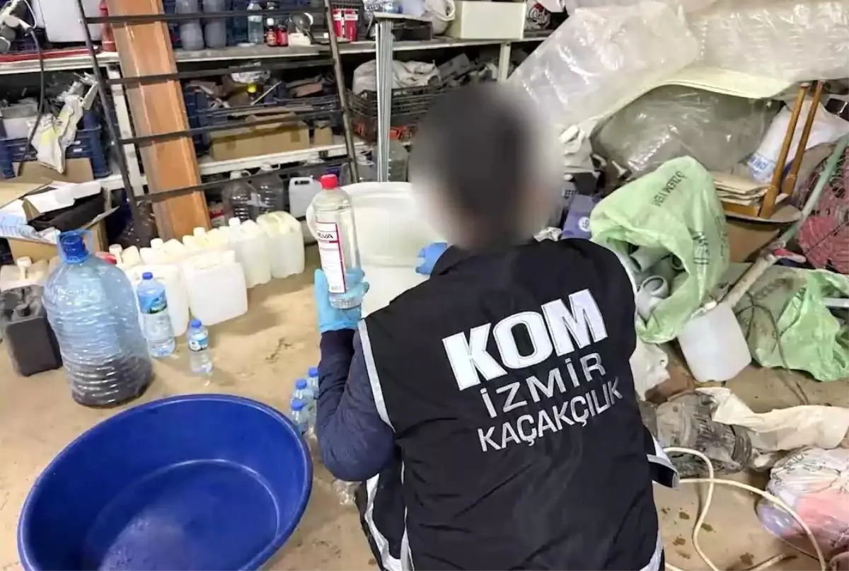 İzmir’de Yılbaşı Öncesi Kaçak İçki Operasyonları: 650 Litre Sahte İçki ve 640 Litre Etil Alkol Ele Geçirildi