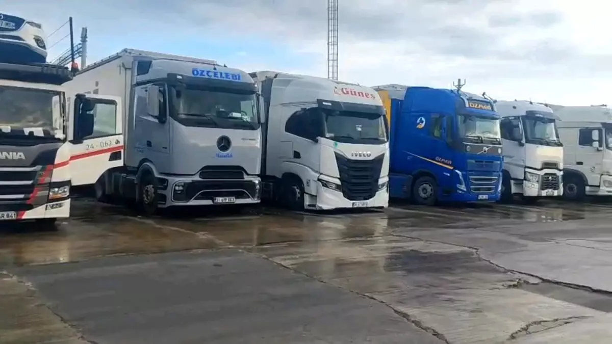 Yunan Çiftçilerinin Grevi Sınır Kapılarını Kapatıyor