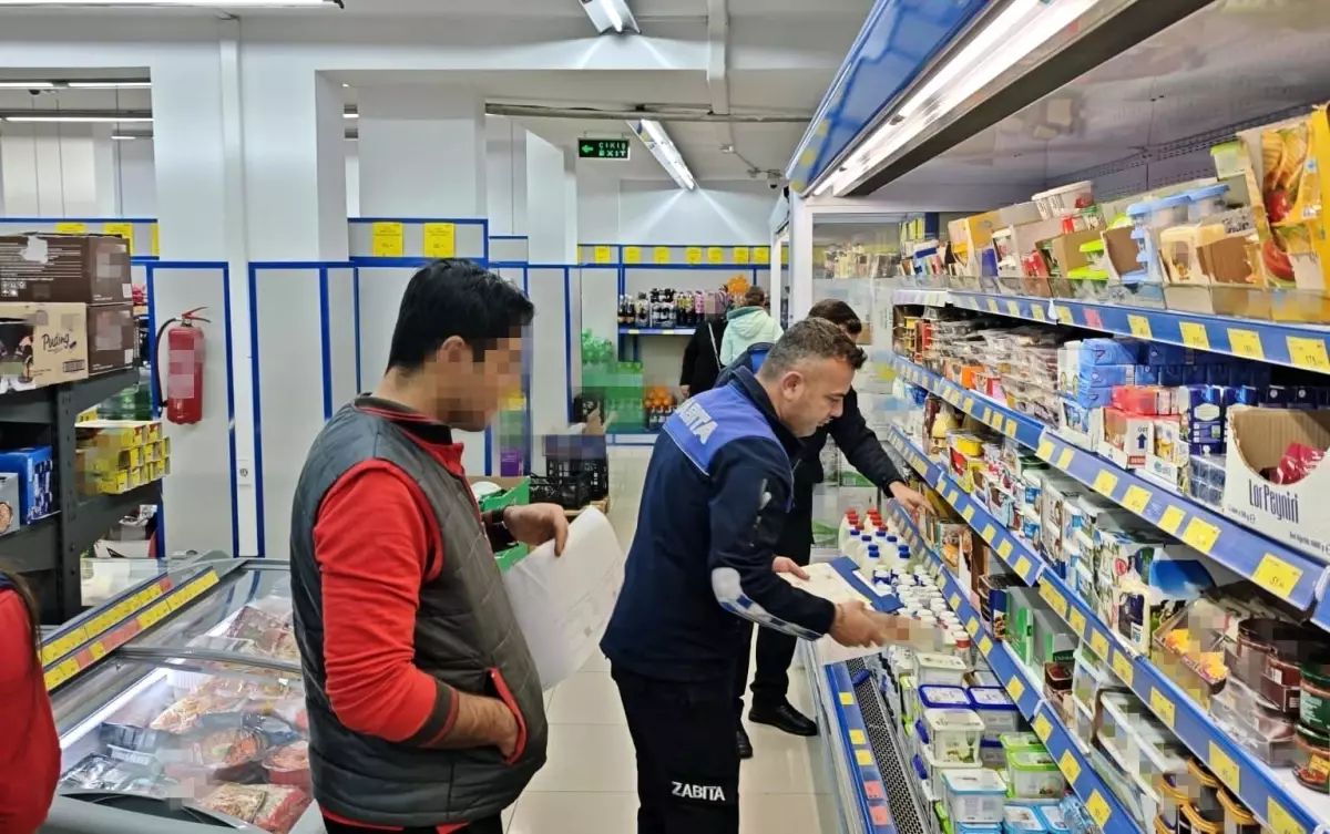 Zincir marketlerde sıkı denetim: Son kullanma tarihi geçmiş ürünlere el konuldu